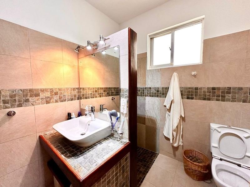 En-suite bathroom at Villa Bellice